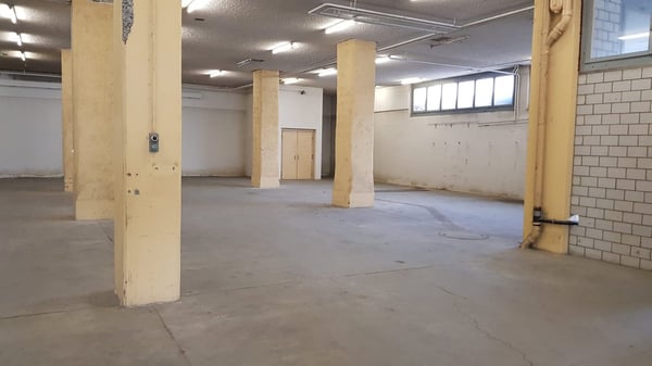 An guter Geschäftslage gegenüber dem ehemaligen Jemoli-Gebäude. 10