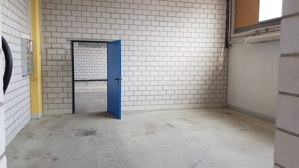 An guter Geschäftslage gegenüber dem ehemaligen Jemoli-Gebäude. 3