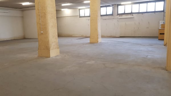 An guter Geschäftslage gegenüber dem ehemaligen Jemoli-Gebäude. 8