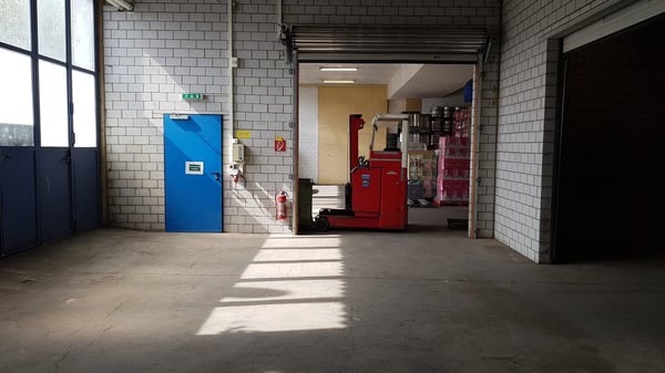 An guter Geschäftslage gegenüber dem ehemaligen Jemoli-Gebäude. 2