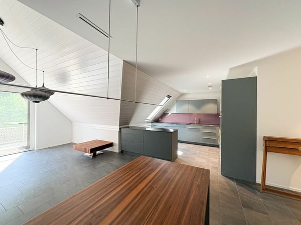 3.5-Zimmer-Dachwohnung mit zwei Balkone an ruhiger und grüner Lage 2