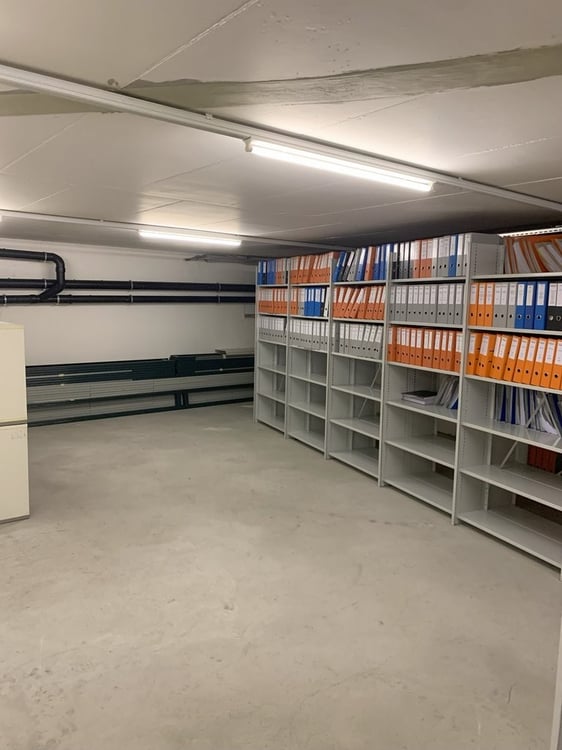 Grosszügiger Lagerraum an zentraler Lage! 4