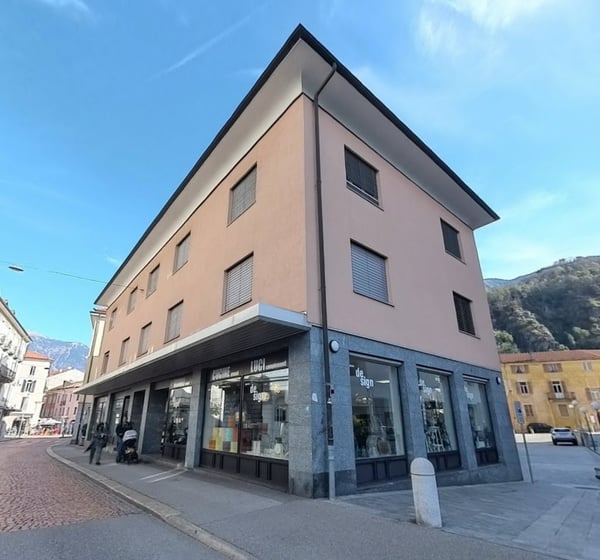 UFFICI LUMINOSI E SUPERFICI FLESSIBILI NEL CUORE DI BELLINZONA 1