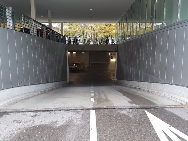 Freie Parkplätze im City Bernina 2