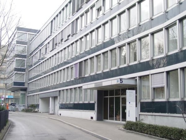Parkplätze an zentraler Lage im Kreis 6 zu vermieten 1