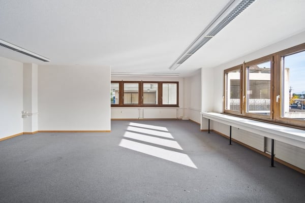 Büroräumlichkeiten im Herzen Schwerzenbach, Chimlimärt 7