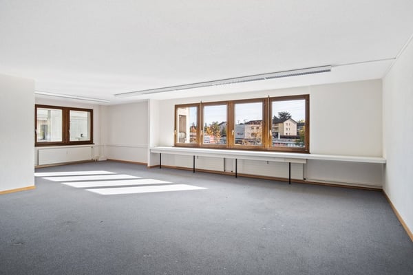 Büroräumlichkeiten im Herzen Schwerzenbach, Chimlimärt 6