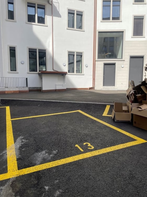 Kleiner Abstellplatz am Bahnhofplatz gesucht? 2