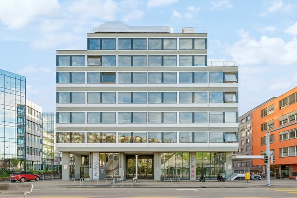 Geschäftig in Zürich-West 11