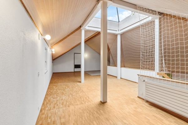 Kita Fläche wenige Gehminuten vom Bahnhof Schwerzenbach 6