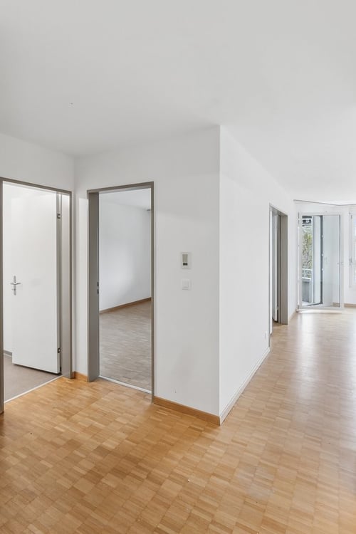 frisch sanierte 4.5-Zimmer-Wohnung mitten in Schwerzenbach 8