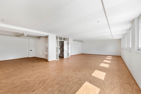 Gewerbefläche wenige Gehminuten vom Bahnhof Schwerzenbach 2