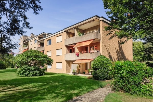 Grosszügige Wohnung in ruhiger und grüner Gegend