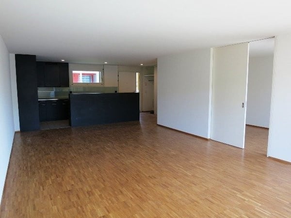 Moderne Wohnung mit grossem Balkon und eigenem Waschturm 2