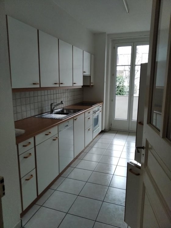 GROSSE 3.5-ZIMMERWOHNUNG BEFRISTET BIS ZUM 31.12.2031 3
