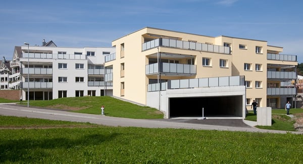 Lichtdurchflutete 5.5-Zimmerwohnung im Oberland zu vermieten 1