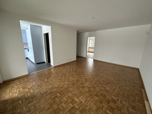 2.5-Zimmer-Wohnung im 3.OG links mit grossem Balkon 3