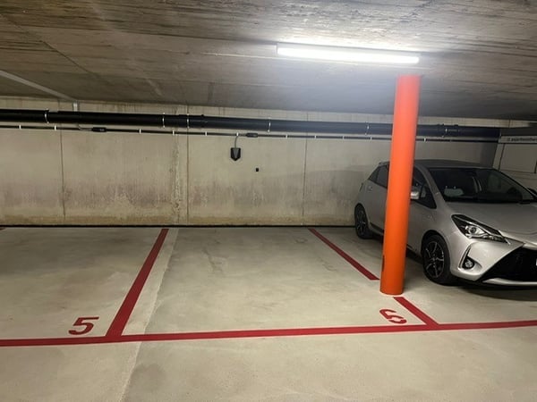 Einstellplatz mit E-Ladestation in UN-Garage zu vermieten 2