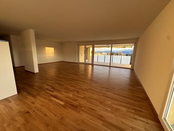 Lichtdurchflutete 5.5-Zimmerwohnung im Oberland zu vermieten 4
