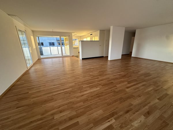 Lichtdurchflutete 5.5-Zimmerwohnung im Oberland zu vermieten 3