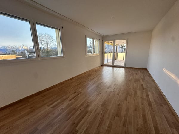 Lichtdurchflutete 5.5-Zimmerwohnung im Oberland zu vermieten 7