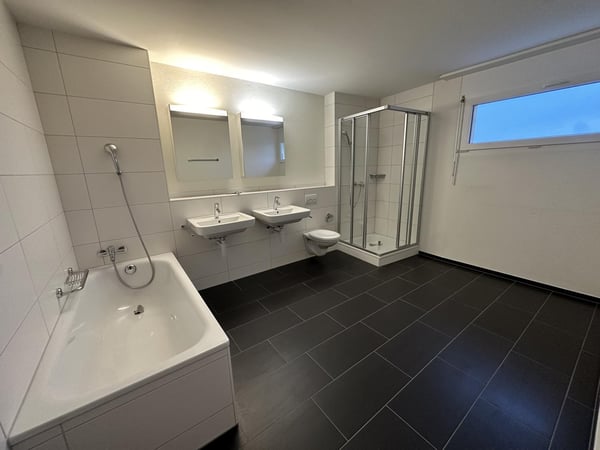 Lichtdurchflutete 5.5-Zimmerwohnung im Oberland zu vermieten 11