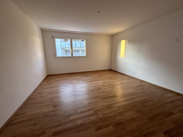 Lichtdurchflutete 5.5-Zimmerwohnung im Oberland zu vermieten 5