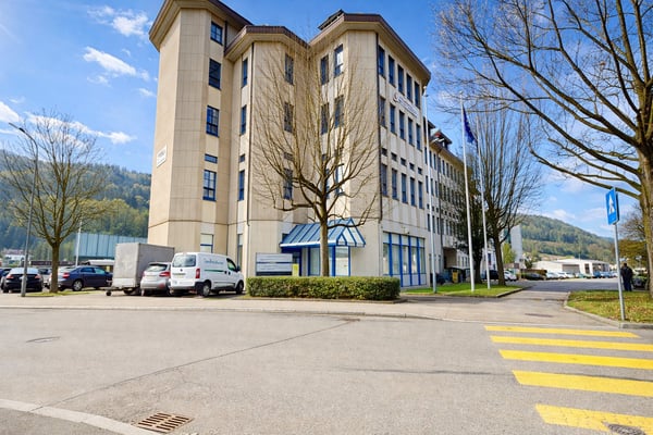 Grosszügige Bürofläche mit 7 ausgebauten Büroräumen in Winterthur 1