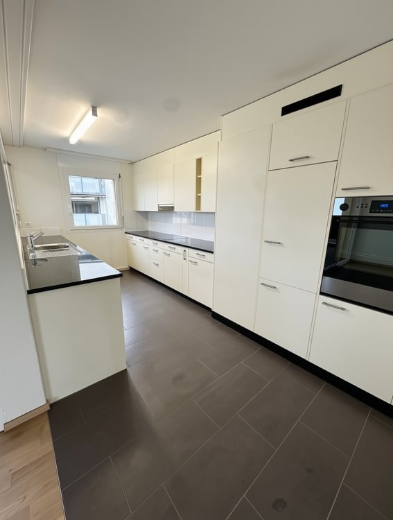 Lichtdurchflutete 5.5-Zimmerwohnung im Oberland zu vermieten 2