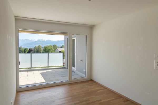 Lichtdurchflutete 5.5-Zimmerwohnung im Oberland zu vermieten 7