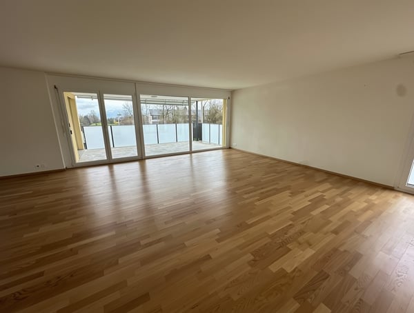 Lichtdurchflutete 5.5-Zimmerwohnung im Oberland zu vermieten 3