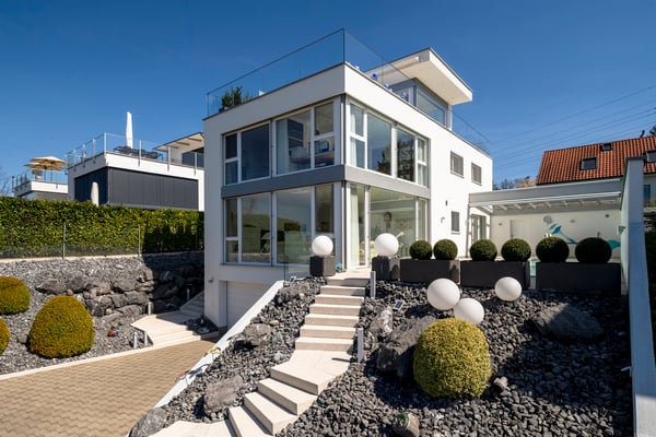 Ein Zuhause zum Verlieben: Pool, Design und fantastische Aussicht 12