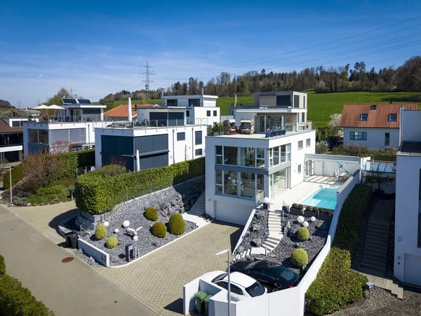 Ein Zuhause zum Verlieben: Pool, Design und fantastische Aussicht 13