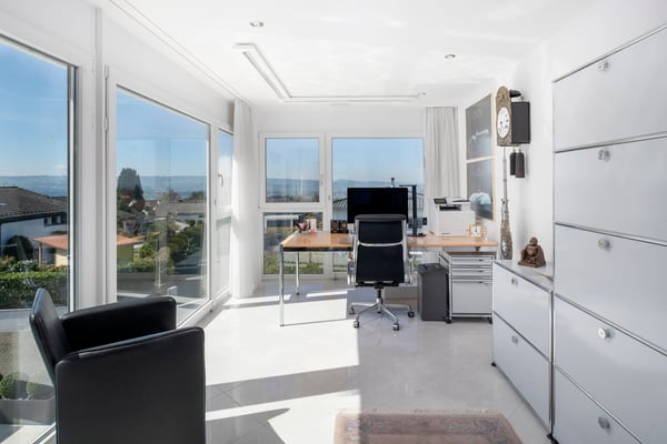 Ein Zuhause zum Verlieben: Pool, Design und fantastische Aussicht 7