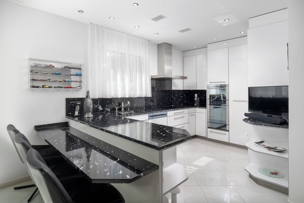Ein Zuhause zum Verlieben: Pool, Design und fantastische Aussicht 3