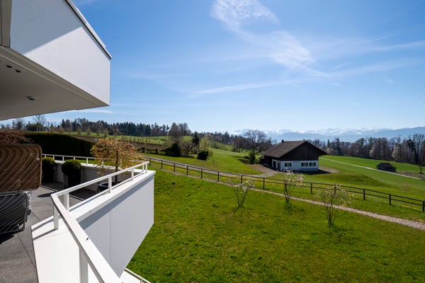 Stilvolle und top-moderne Eigentumswohnung am Zürichsee 9