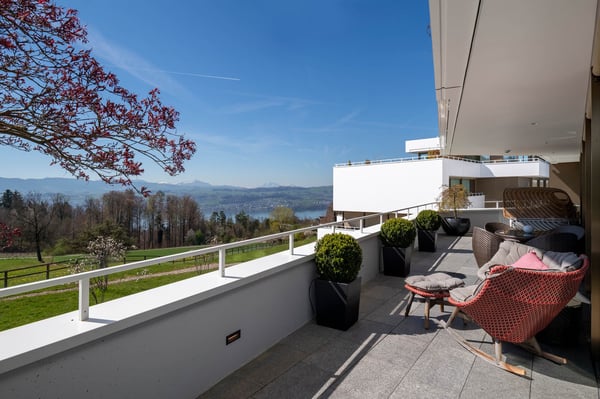 Stilvolle und top-moderne Eigentumswohnung am Zürichsee 1