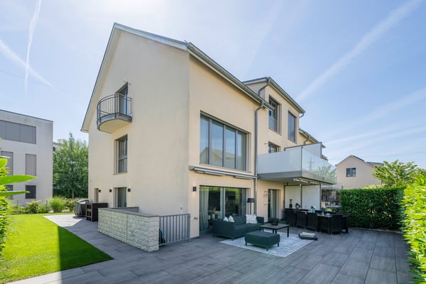 Doppeleinfamilienhaus mit privatem Garten in grüner Umgebung 1
