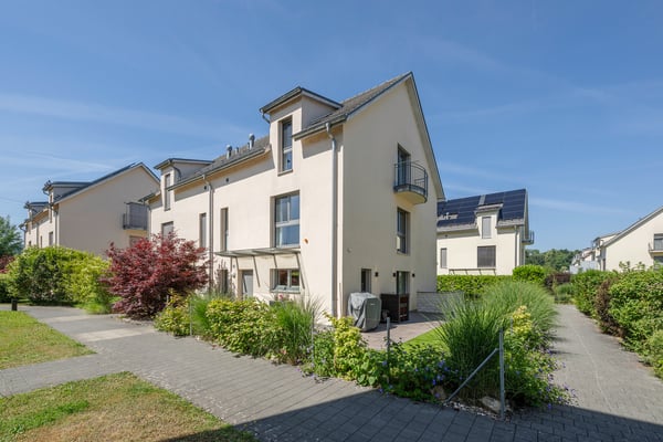 Doppeleinfamilienhaus mit privatem Garten in grüner Umgebung 12