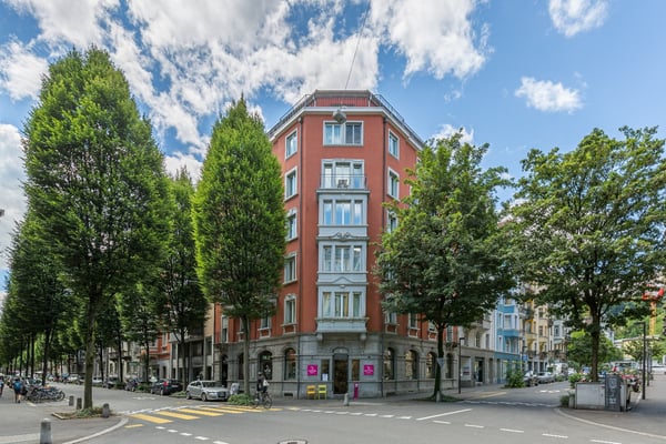 VIELSEITIGE UND GROSSZÜGIGE GEWERBEFLÄCHE IM BELIEBTEN BRUCHQUARTIER 1