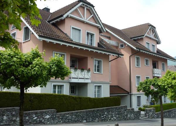 Heimelig und modern - charmante Dachwohnung im Zentrum von Buochs 1