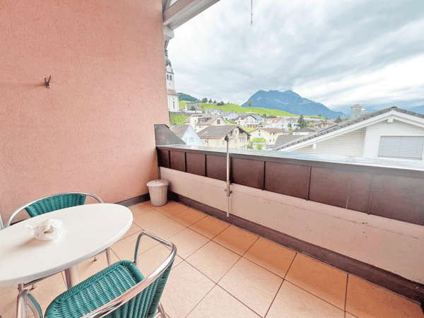 Heimelig und modern - charmante Dachwohnung im Zentrum von Buochs 5