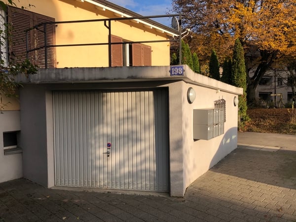 Einzelgarage für das Einstellen von Zweirädern zu vermieten