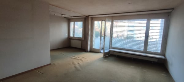 Helle und ruhige 3.5-Zimmer-Wohnung im 2. OG mit 2 Balkonen und Aussicht in Dietikon 6