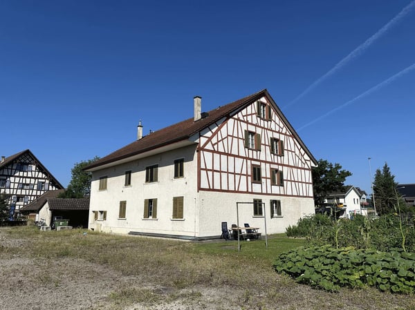 Mehrfamilienhaus mit Baulandgrundstück in der Kernzone 3