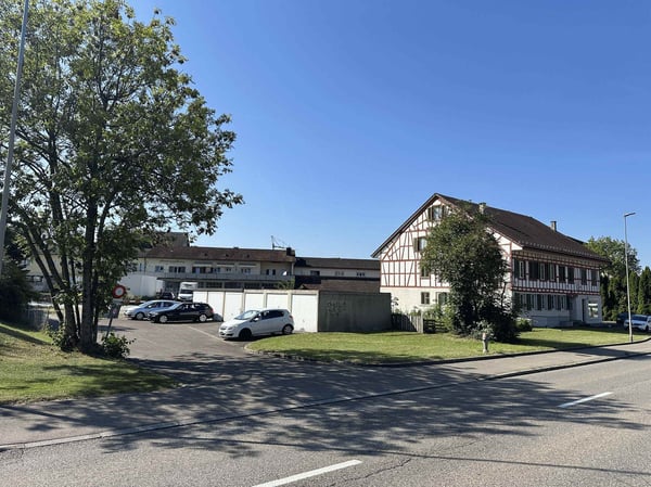 Mehrfamilienhaus mit Baulandgrundstück in der Kernzone 1