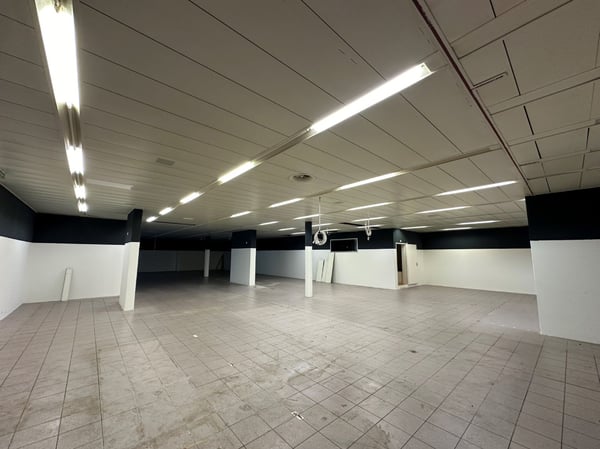 Attraktive Gewerberäumlichkeit mit Einstellhalle und großem Lager! 5