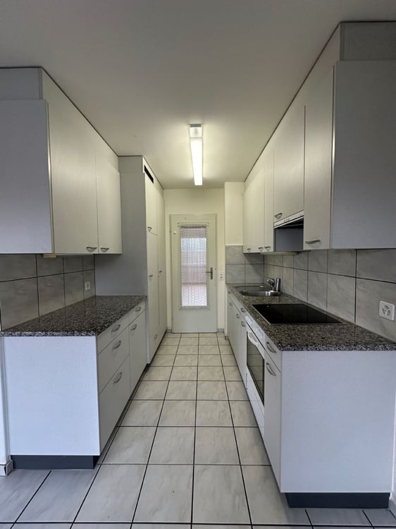 Helle und zentral gelegene Wohnung zu vermieten! 2