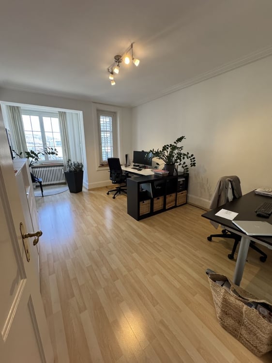 Ideale Pendler-Wohnung! Nähe Stadtzentrum, Einkauf und ÖV. 7