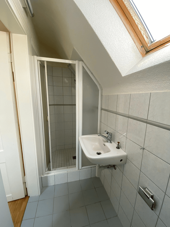 Schöne 1-Zimmer Wohnung in Tahlwil 8